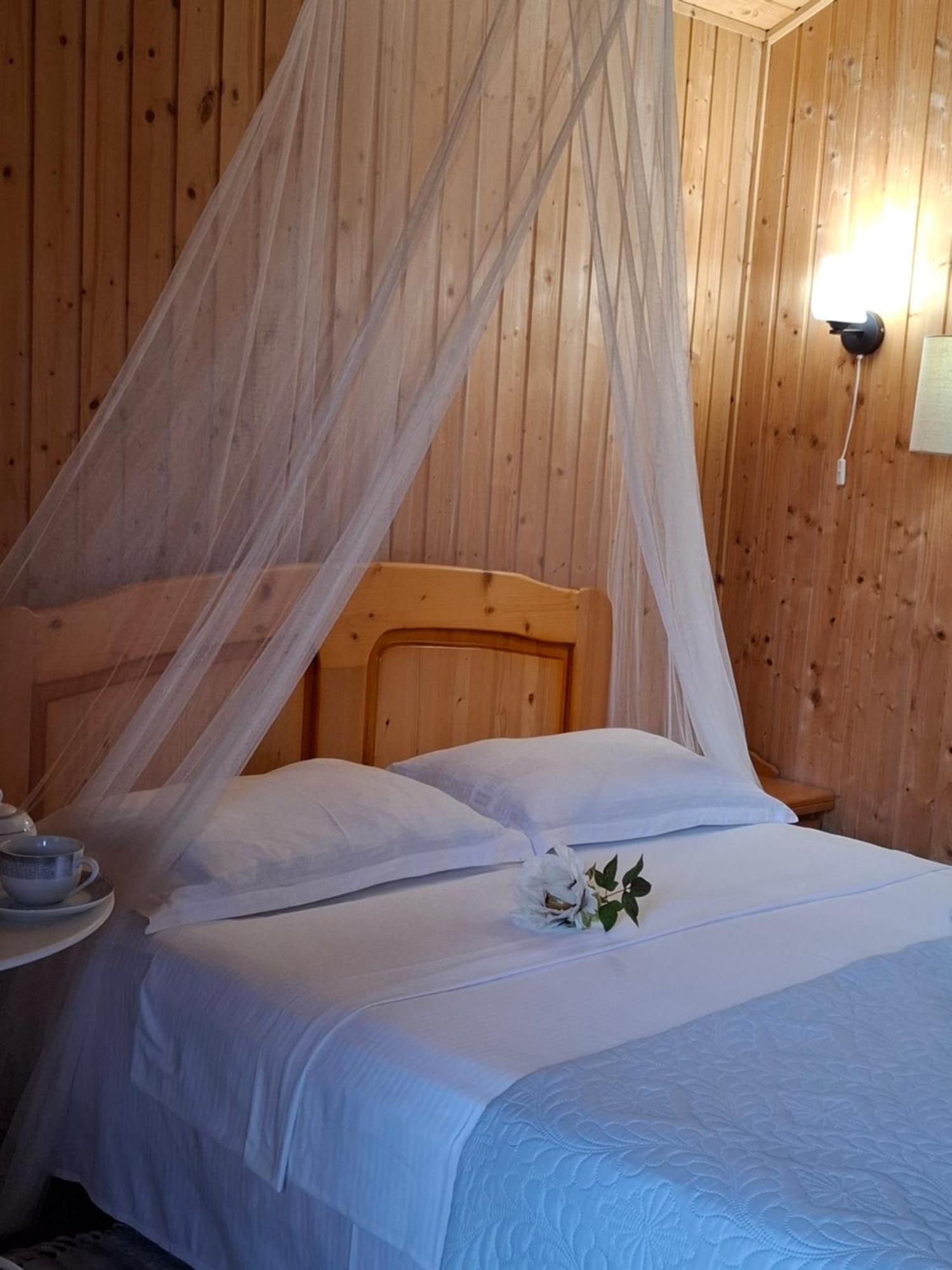 Cabane De Lemn Costinesti Luaran gambar