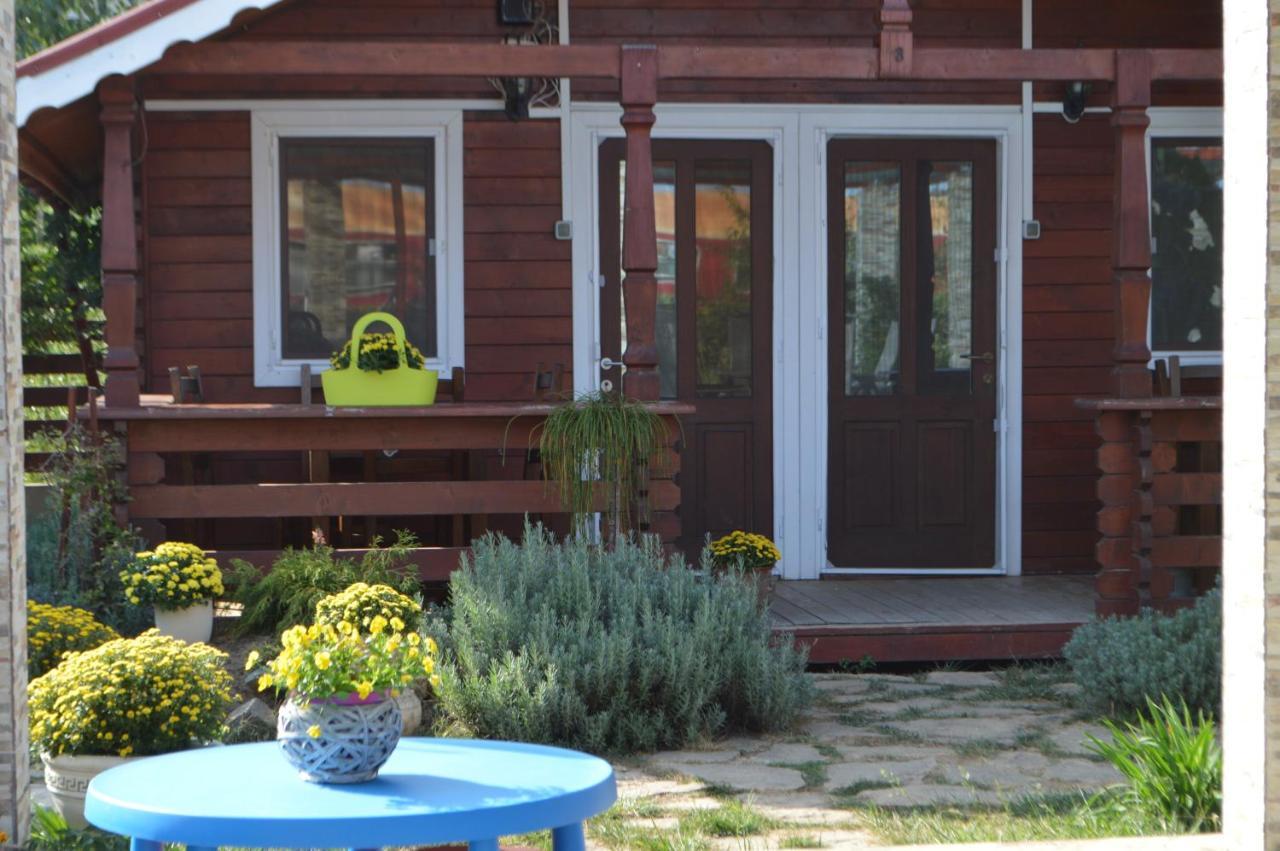 Cabane De Lemn Costinesti Luaran gambar