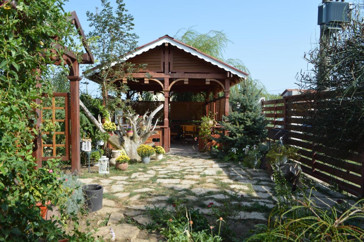 Cabane De Lemn Costinesti Luaran gambar